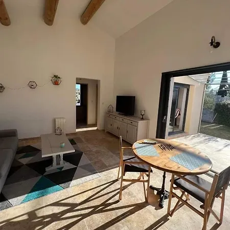 Appartement Calme Et Lumineux Paradou Exterior photo